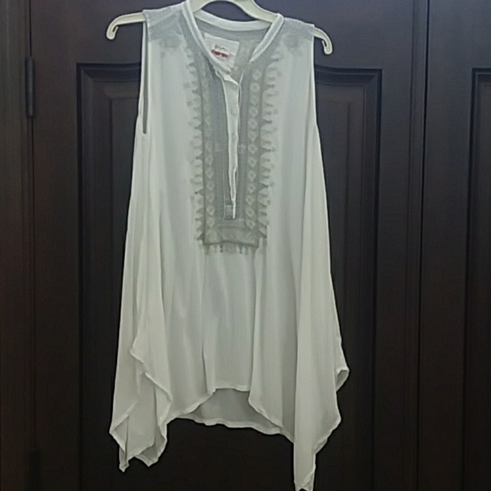 Johnny was biya xs white flowy embellished tank